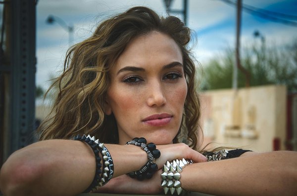 Descubra os penteados incríveis para cabelos curtos e aprenda a estilizá-los em casa!